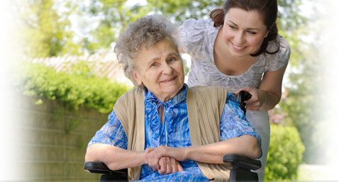 Pflegekraft mit Pflegebedürftiger Person